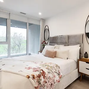 Chic 2 Bedroom 2.5 Bath Downtown Toronto